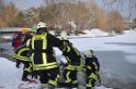 Hund und Person Eiseinbruch Koeln Fuehlinger See P102